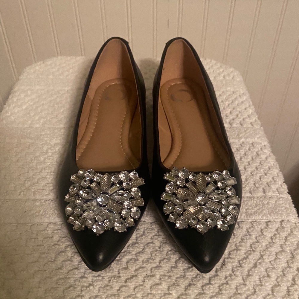 Journee Collection Women Renzo
Pointed Toe Ballet Shoes. size 6